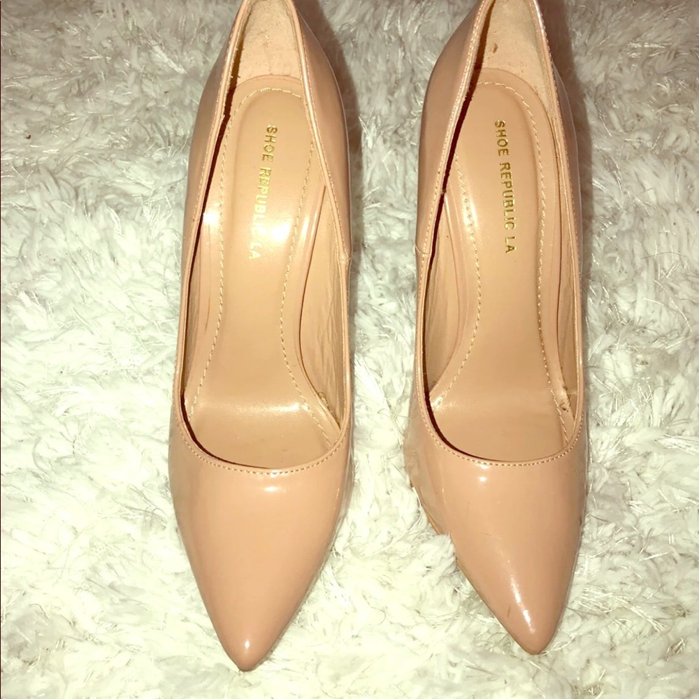 Selling these simple classy heels